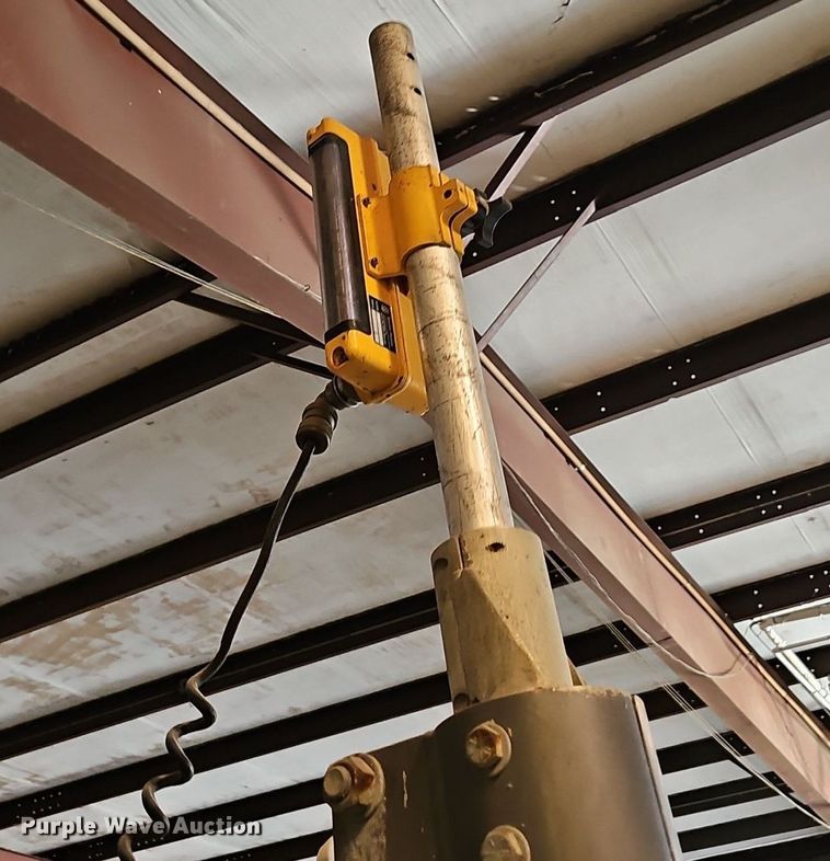 image for item EJ6261 1994 Somero S-240LS screed