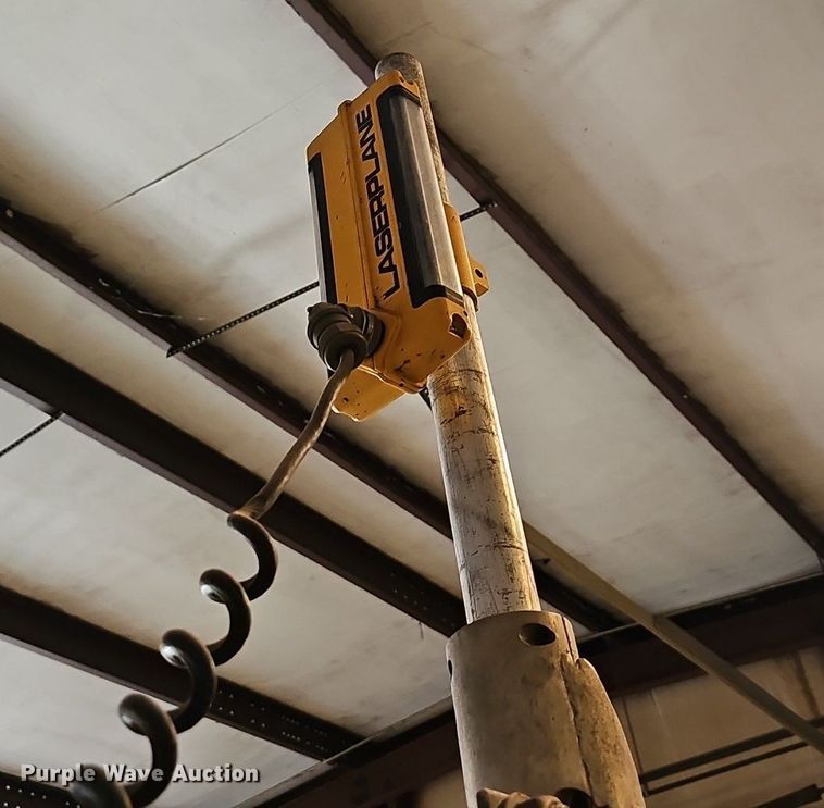 image for item EJ6261 1994 Somero S-240LS screed