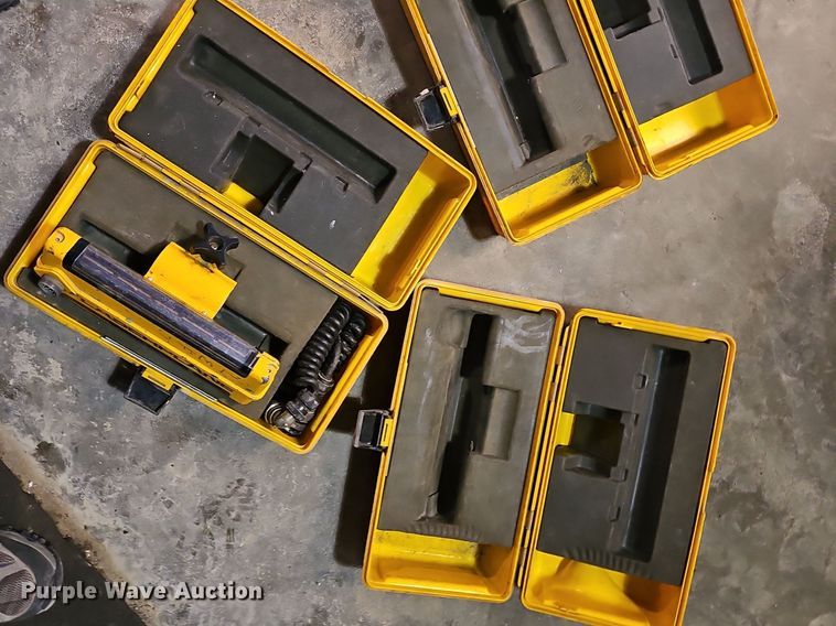 image for item EJ6261 1994 Somero S-240LS screed