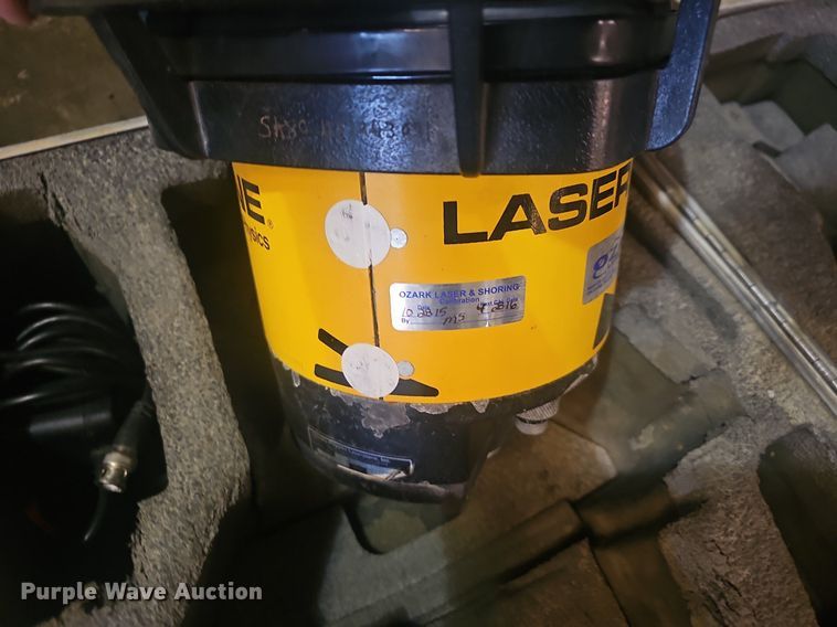 image for item EJ6261 1994 Somero S-240LS screed