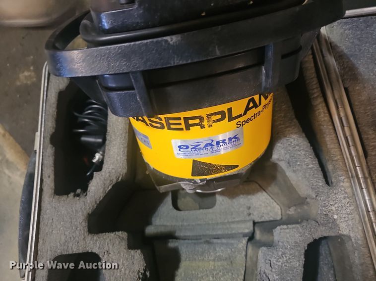 image for item EJ6261 1994 Somero S-240LS screed