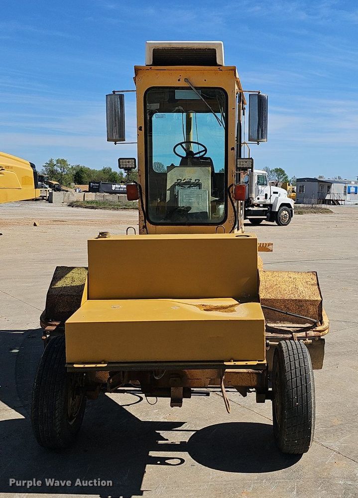 image for item EJ6262 2004 Waldon Sweep Master 250 broom