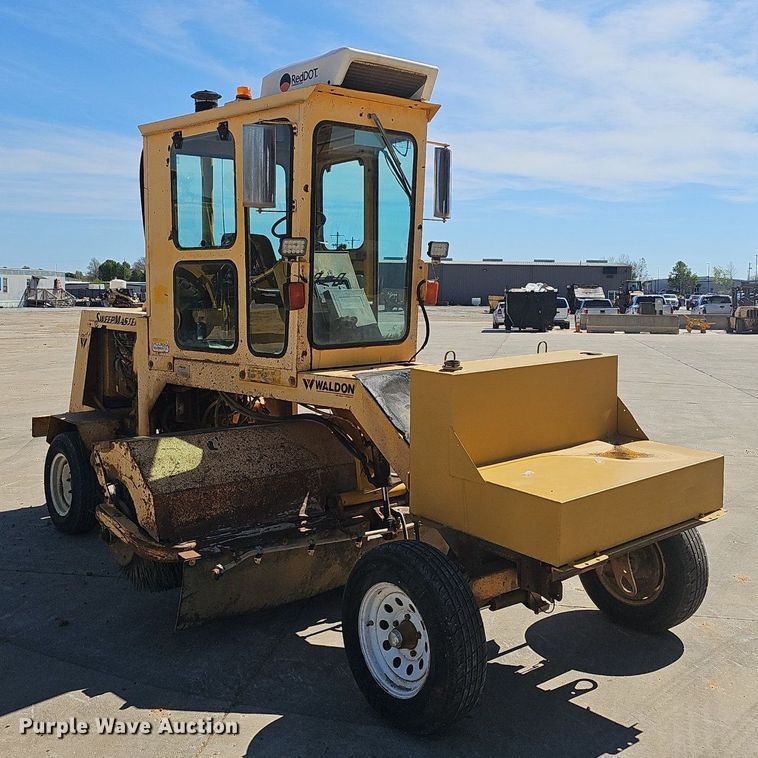 image for item EJ6262 2004 Waldon Sweep Master 250 broom