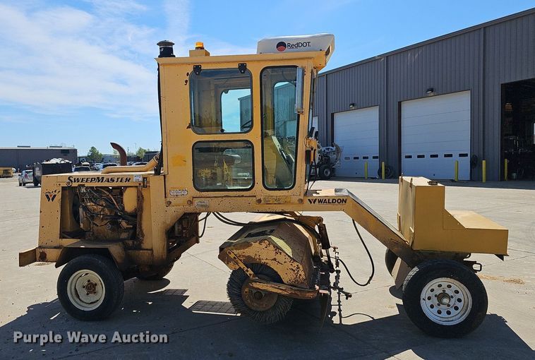 image for item EJ6262 2004 Waldon Sweep Master 250 broom