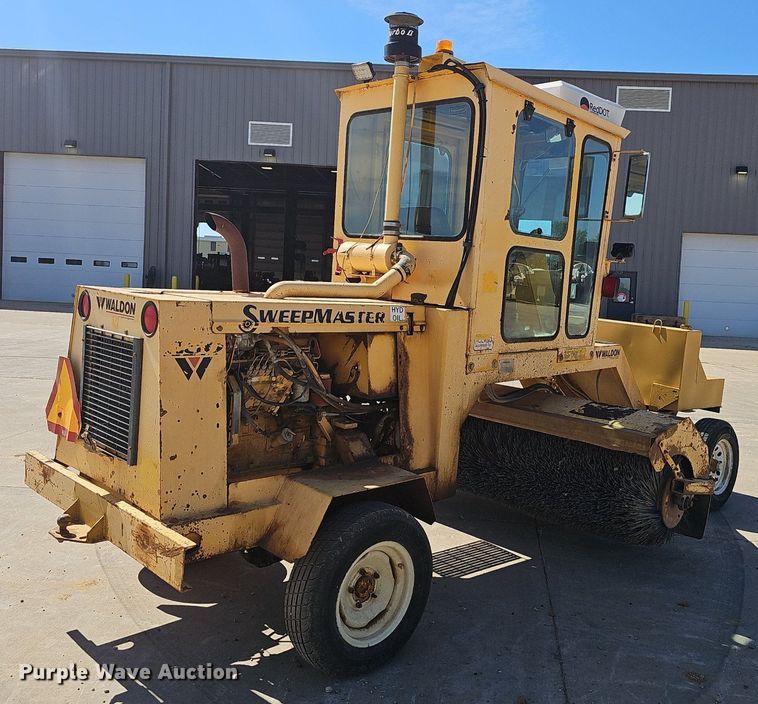 image for item EJ6262 2004 Waldon Sweep Master 250 broom