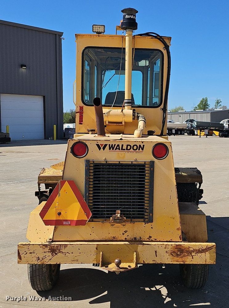 image for item EJ6262 2004 Waldon Sweep Master 250 broom