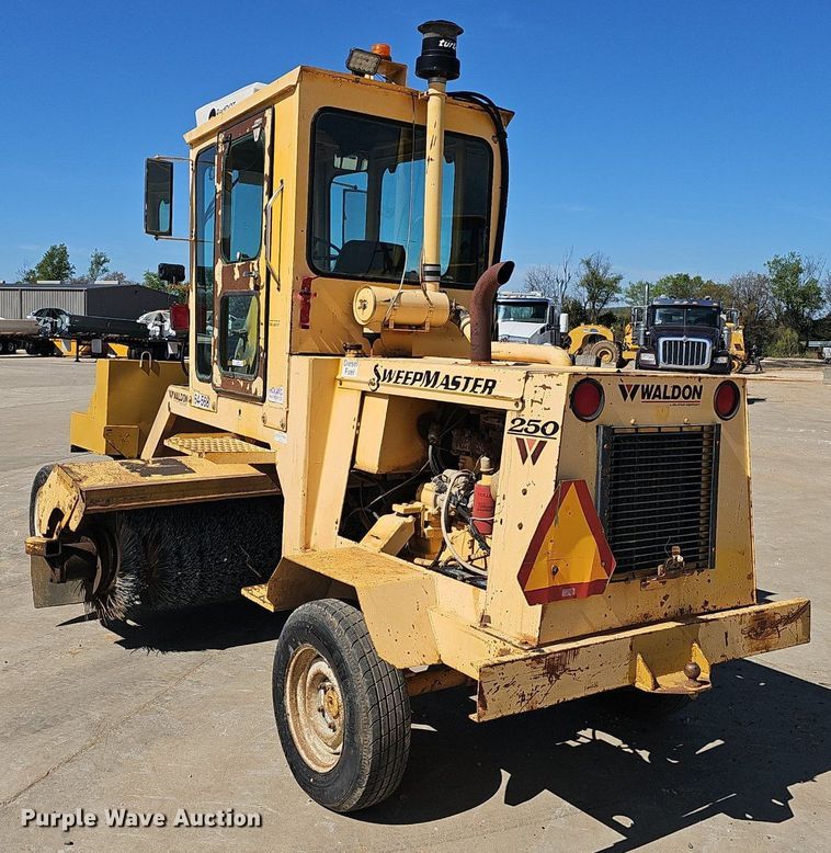 image for item EJ6262 2004 Waldon Sweep Master 250 broom