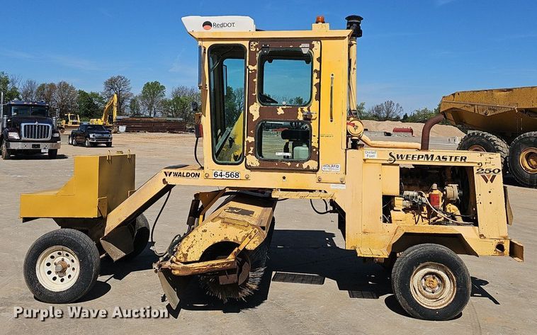 image for item EJ6262 2004 Waldon Sweep Master 250 broom