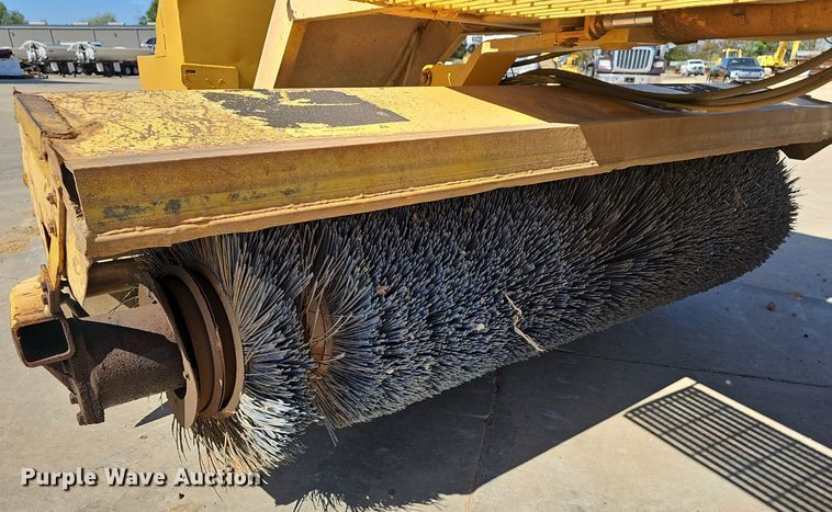 image for item EJ6262 2004 Waldon Sweep Master 250 broom