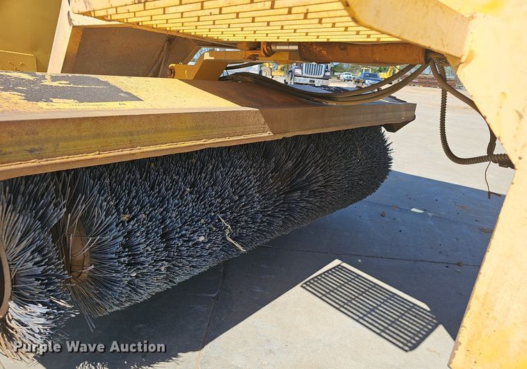 image for item EJ6262 2004 Waldon Sweep Master 250 broom