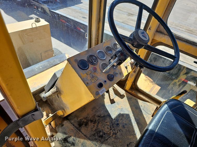 image for item EJ6262 2004 Waldon Sweep Master 250 broom