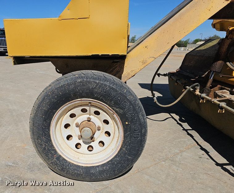 image for item EJ6262 2004 Waldon Sweep Master 250 broom