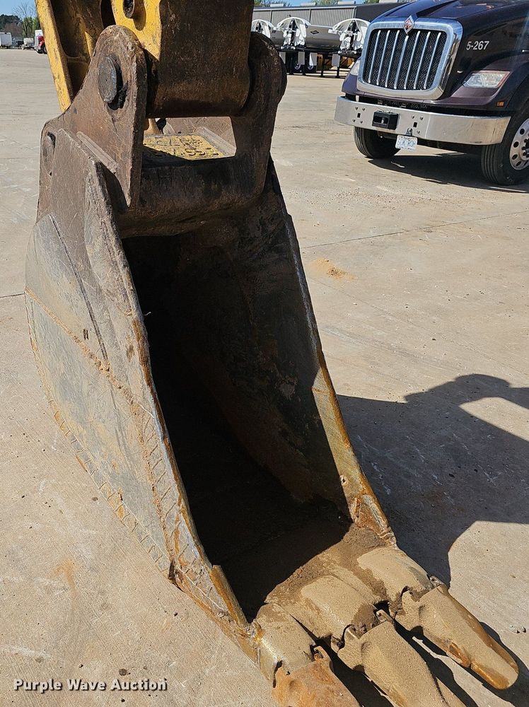 image for item EJ6263 2017 Komatsu  PC360LC-11 excavator