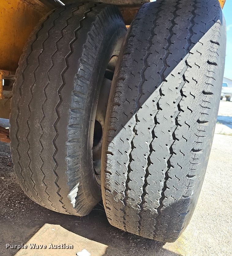 image for item EJ6276 1995 Ceez CZ20KT equipment trailer