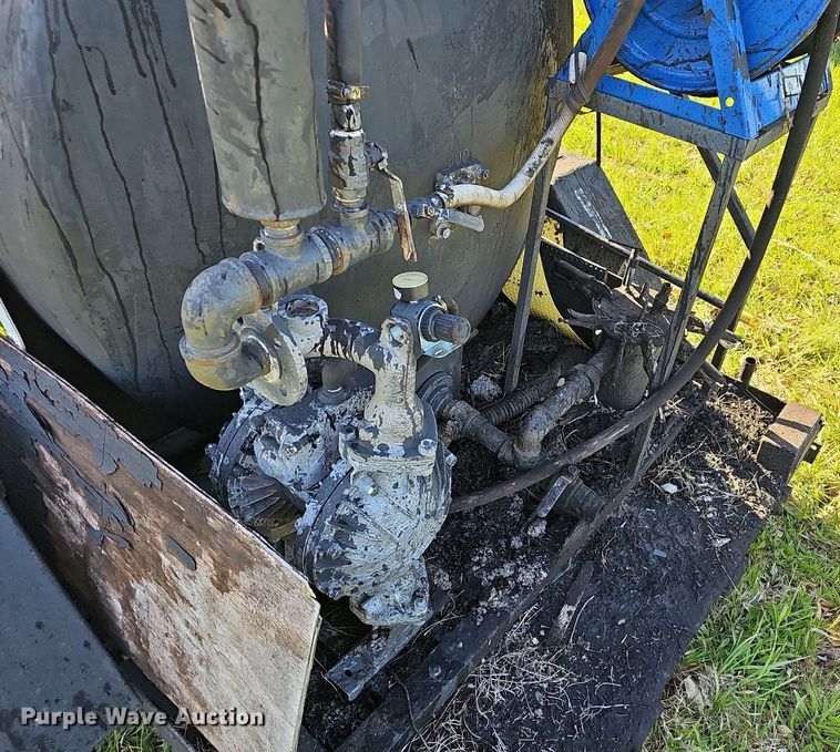 image for item EJ6280 Seal coat trailer