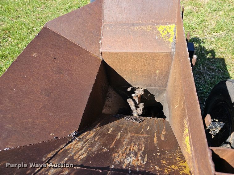 image for item EJ6282 Etnyre CP125 curb machine