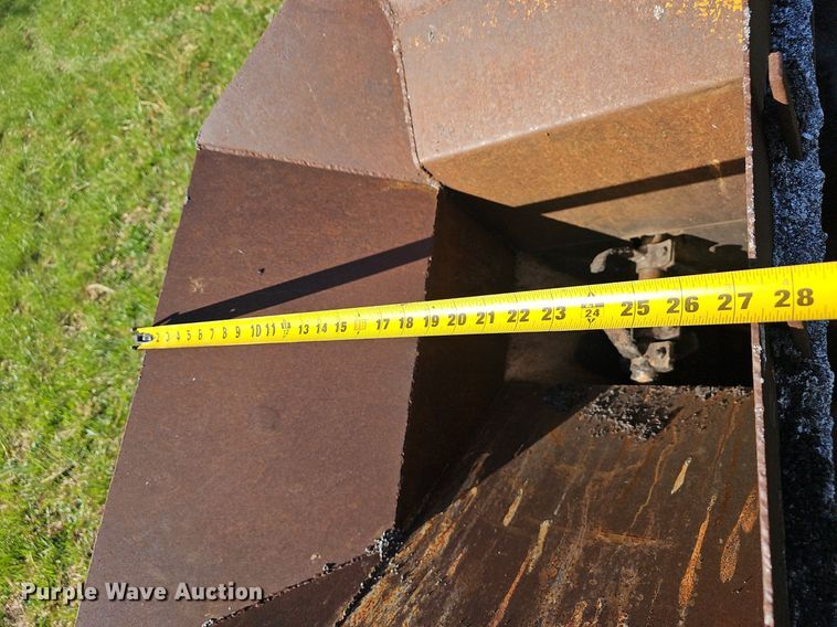 image for item EJ6282 Etnyre CP125 curb machine