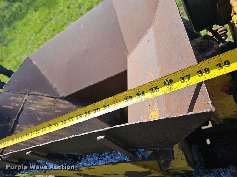 image for item EJ6282 Etnyre CP125 curb machine