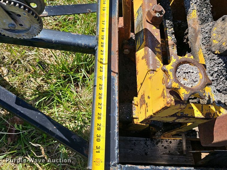 image for item EJ6282 Etnyre CP125 curb machine