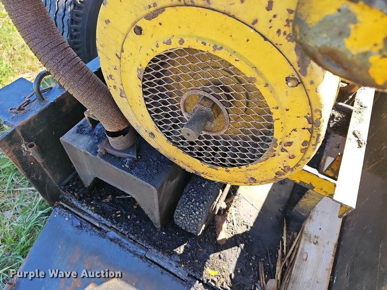 image for item EJ6282 Etnyre CP125 curb machine