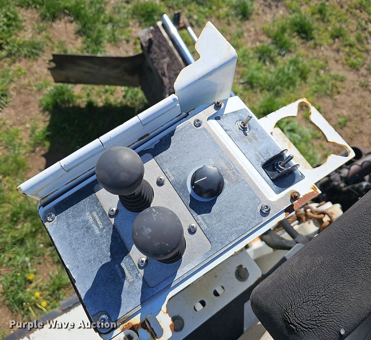 image for item EJ6283 2011 Roadtec RP195 paver