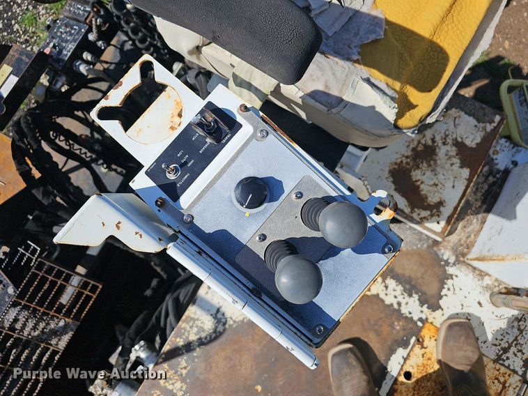 image for item EJ6283 2011 Roadtec RP195 paver