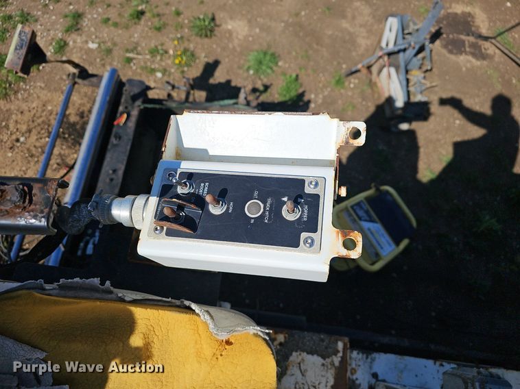 image for item EJ6283 2011 Roadtec RP195 paver