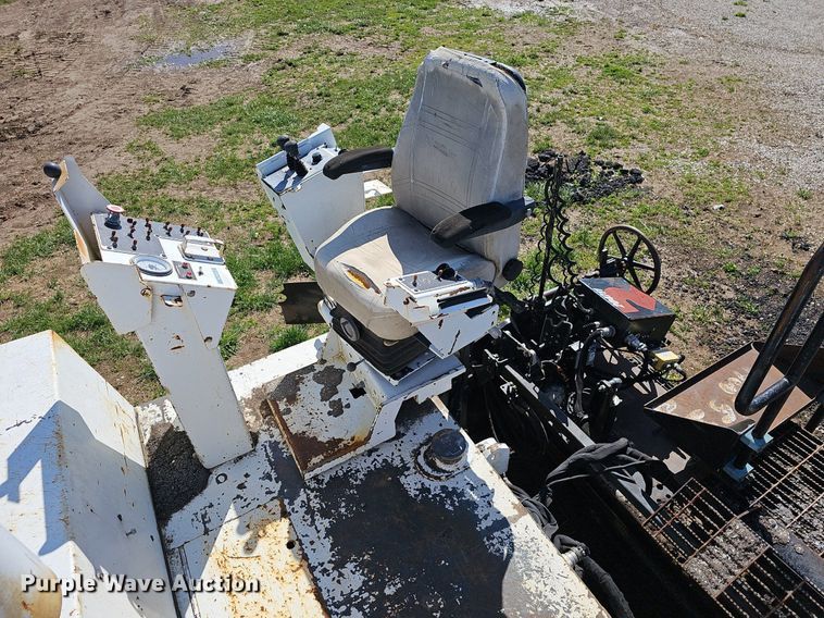 image for item EJ6283 2011 Roadtec RP195 paver