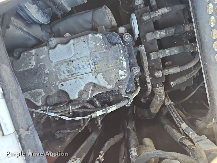 image for item EJ6283 2011 Roadtec RP195 paver