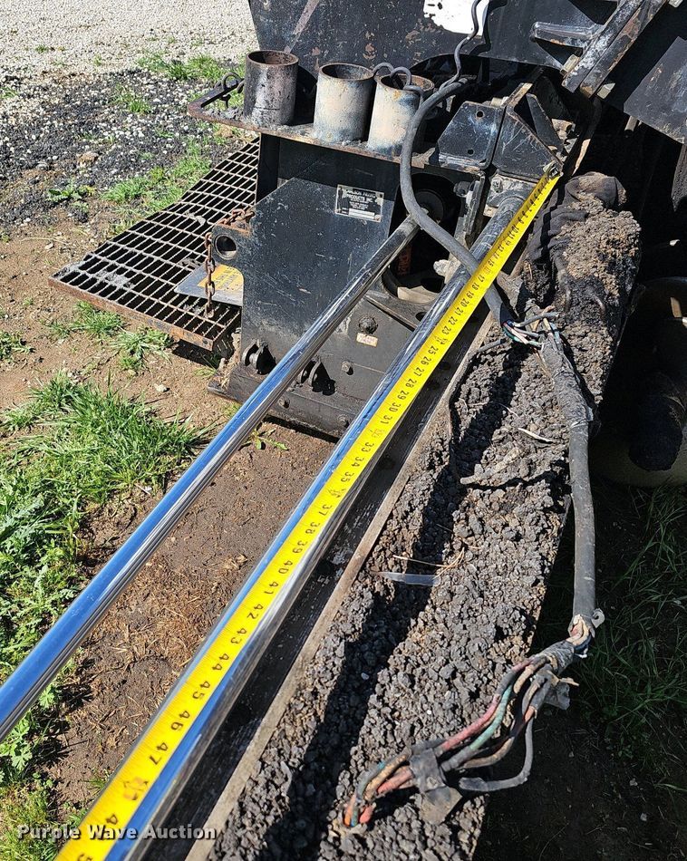 image for item EJ6283 2011 Roadtec RP195 paver