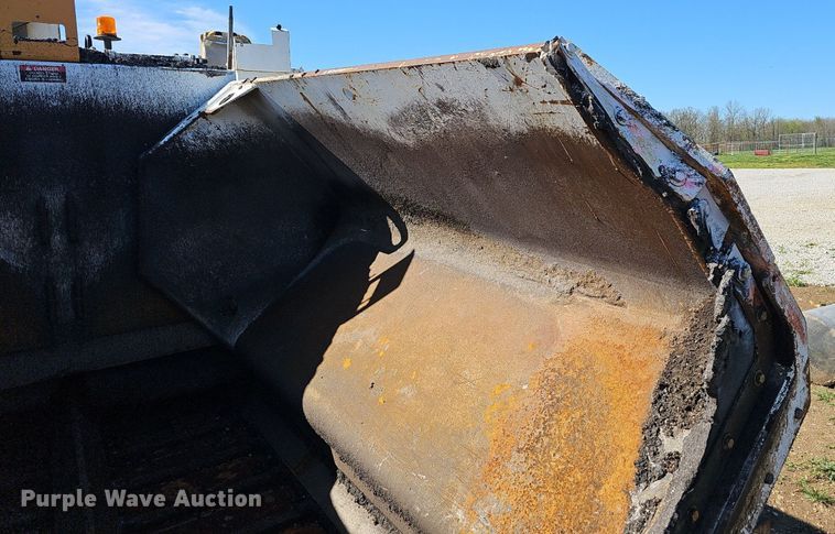 image for item EJ6283 2011 Roadtec RP195 paver