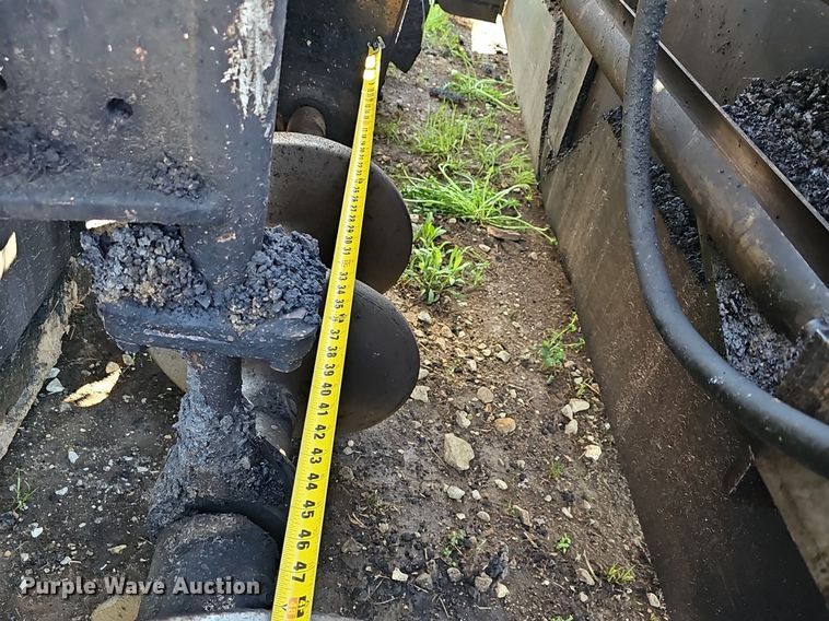 image for item EJ6283 2011 Roadtec RP195 paver