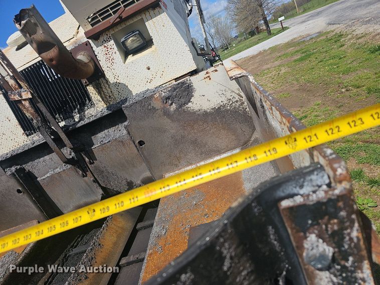 image for item EJ6284 2001 Cedar Rapids  CR361R paver