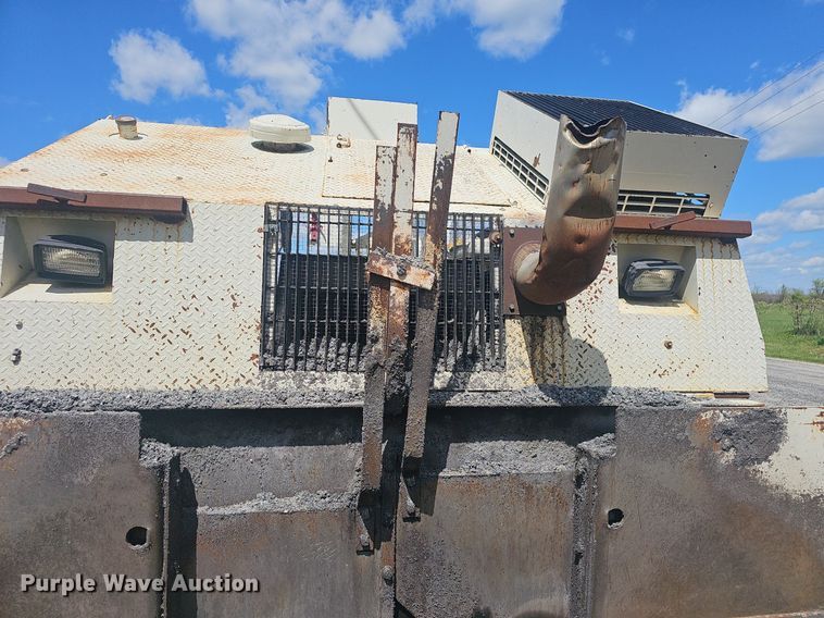 image for item EJ6284 2001 Cedar Rapids  CR361R paver