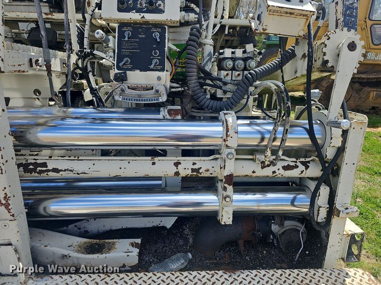 image for item EJ6284 2001 Cedar Rapids  CR361R paver