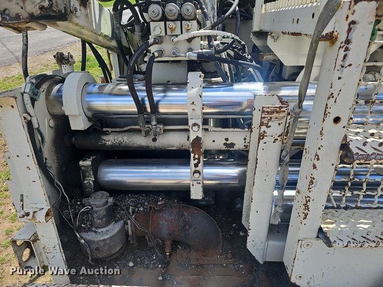 image for item EJ6284 2001 Cedar Rapids  CR361R paver