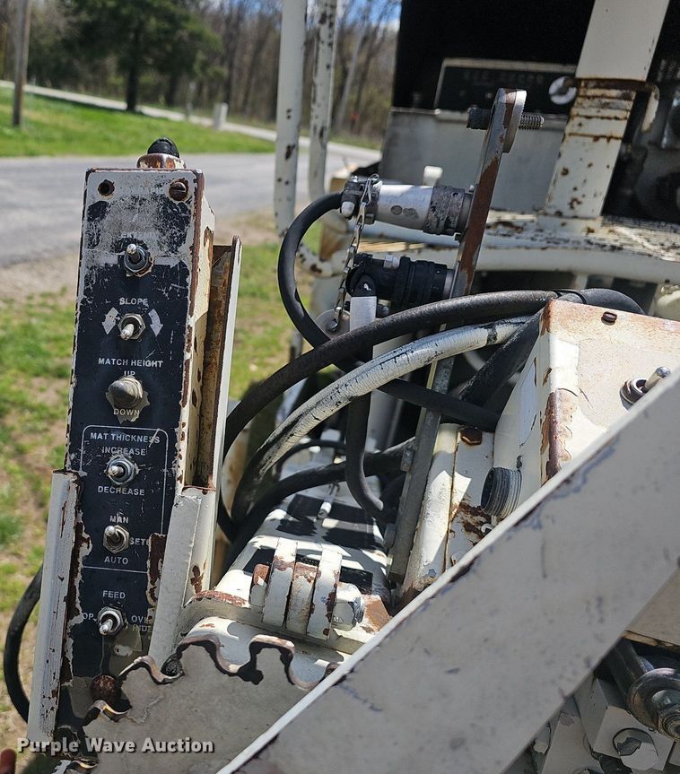 image for item EJ6284 2001 Cedar Rapids  CR361R paver