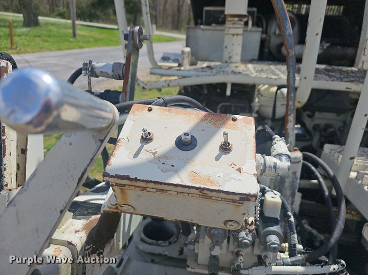 image for item EJ6284 2001 Cedar Rapids  CR361R paver