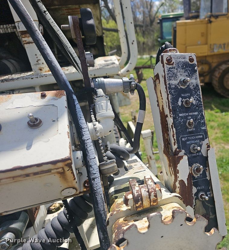 image for item EJ6284 2001 Cedar Rapids  CR361R paver