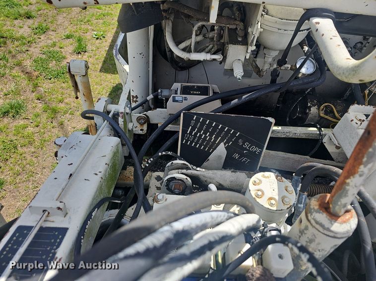 image for item EJ6284 2001 Cedar Rapids  CR361R paver