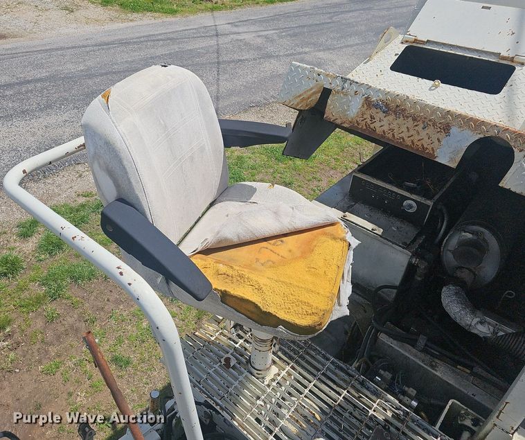 image for item EJ6284 2001 Cedar Rapids  CR361R paver