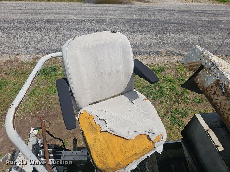 image for item EJ6284 2001 Cedar Rapids  CR361R paver