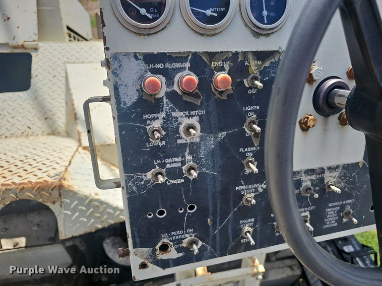 image for item EJ6284 2001 Cedar Rapids  CR361R paver