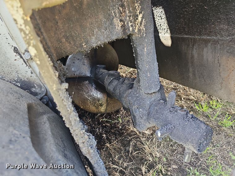 image for item EJ6284 2001 Cedar Rapids  CR361R paver