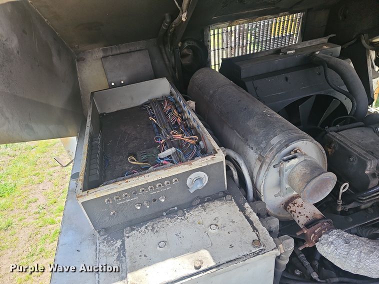 image for item EJ6284 2001 Cedar Rapids  CR361R paver