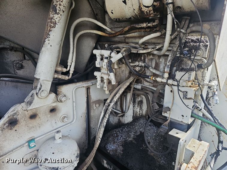 image for item EJ6284 2001 Cedar Rapids  CR361R paver