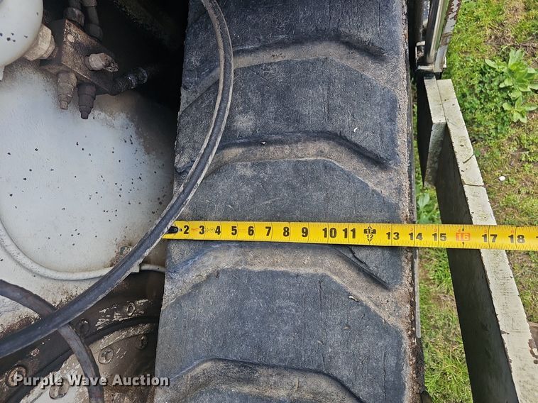 image for item EJ6284 2001 Cedar Rapids  CR361R paver