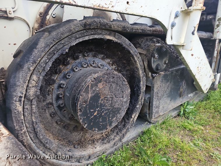 image for item EJ6284 2001 Cedar Rapids  CR361R paver