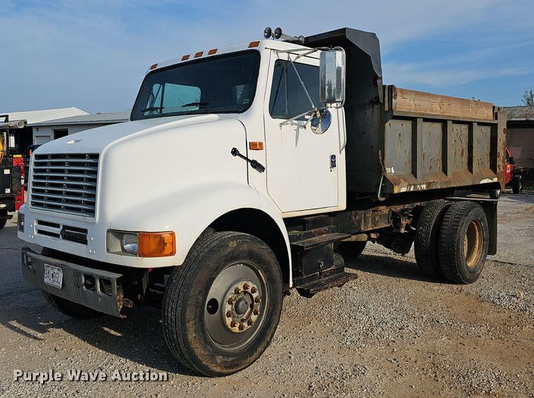 image for item EJ6288 1993 International 8100  dump truck