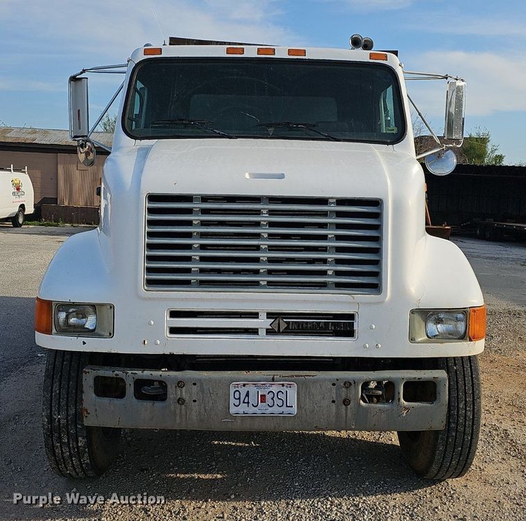 image for item EJ6288 1993 International 8100  dump truck